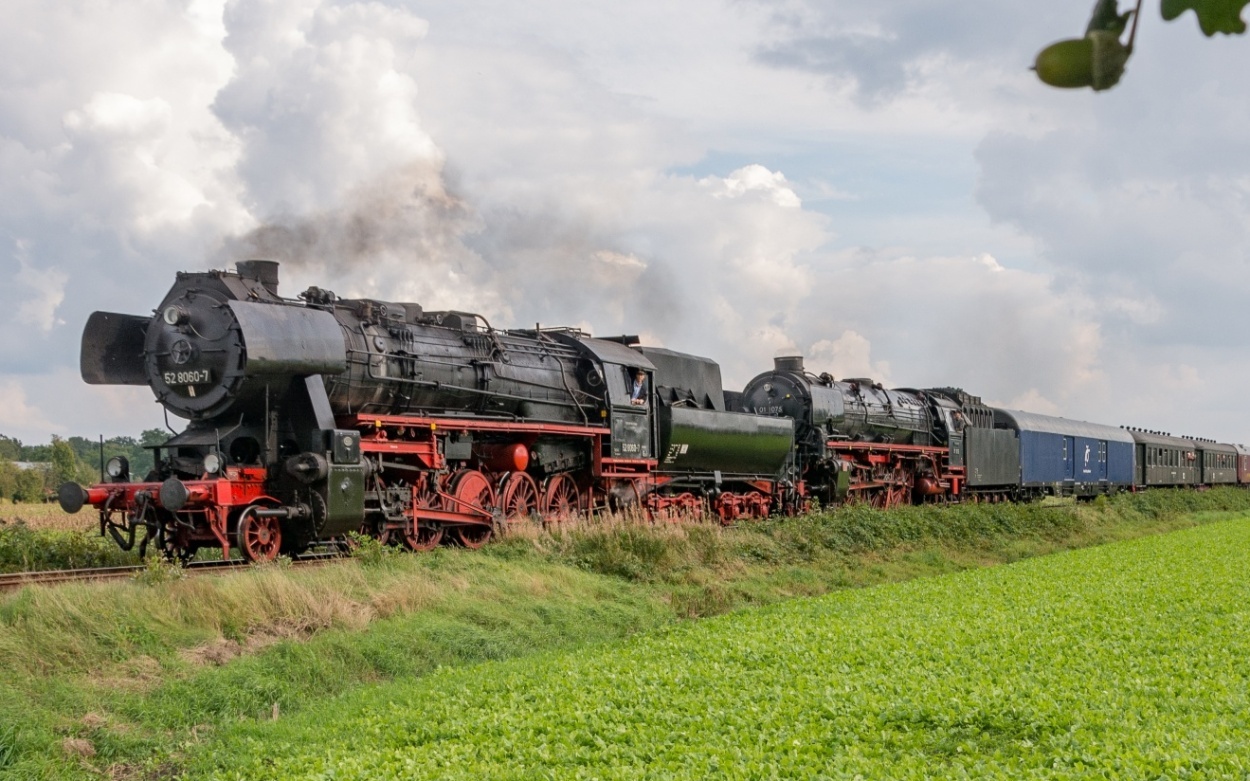 Niederlande Nostalgie Retro Oldtimer Vintage Historie Dampfzug Segelschiff Dampflokomotive