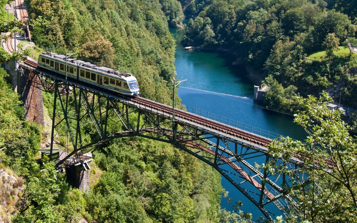 Centovalli-Bahn Lago-Maggiore-Express