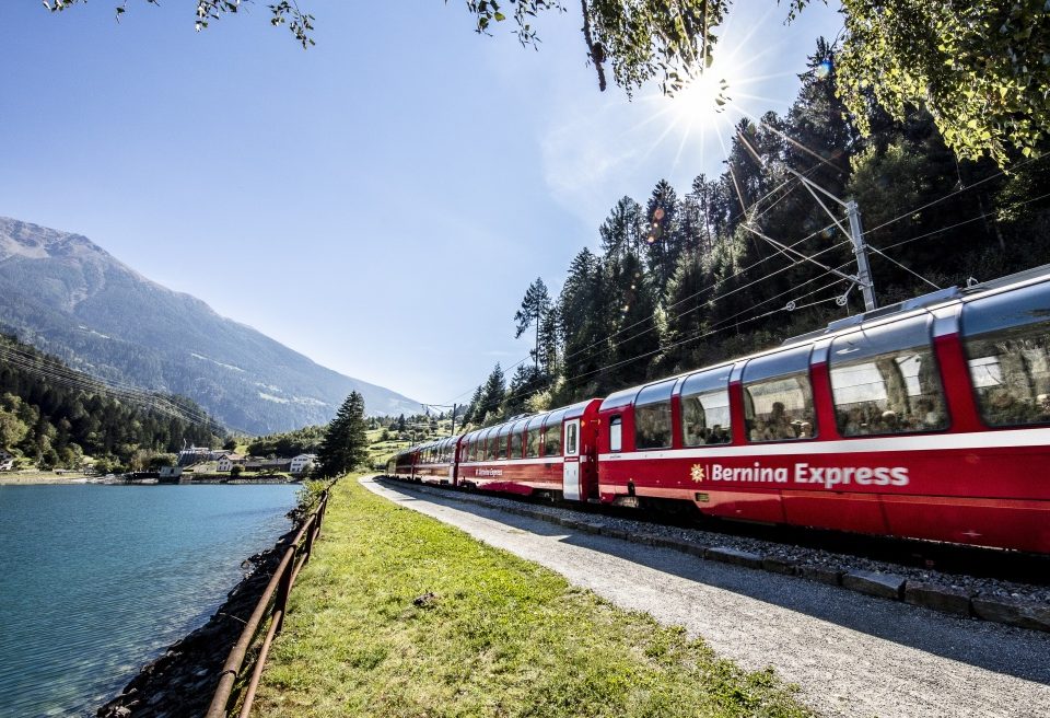 Bernina Express Lago-di-Poschiavo Schweiz